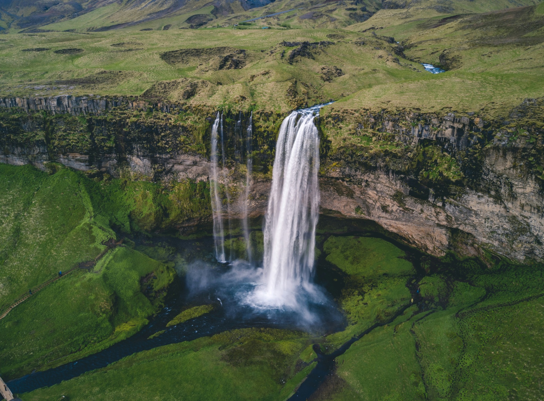 Costa Sur — Cascadas, glaciares y arena negra